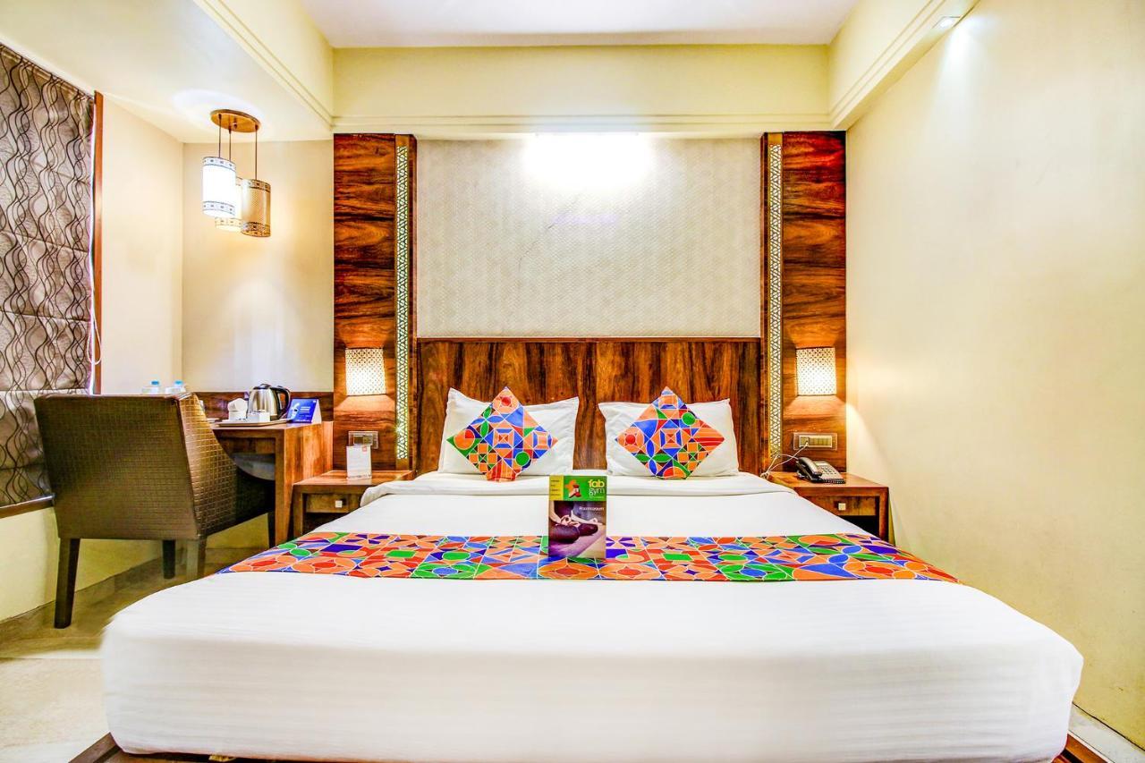 Hotel Crawford Inn Мумбаї Екстер'єр фото