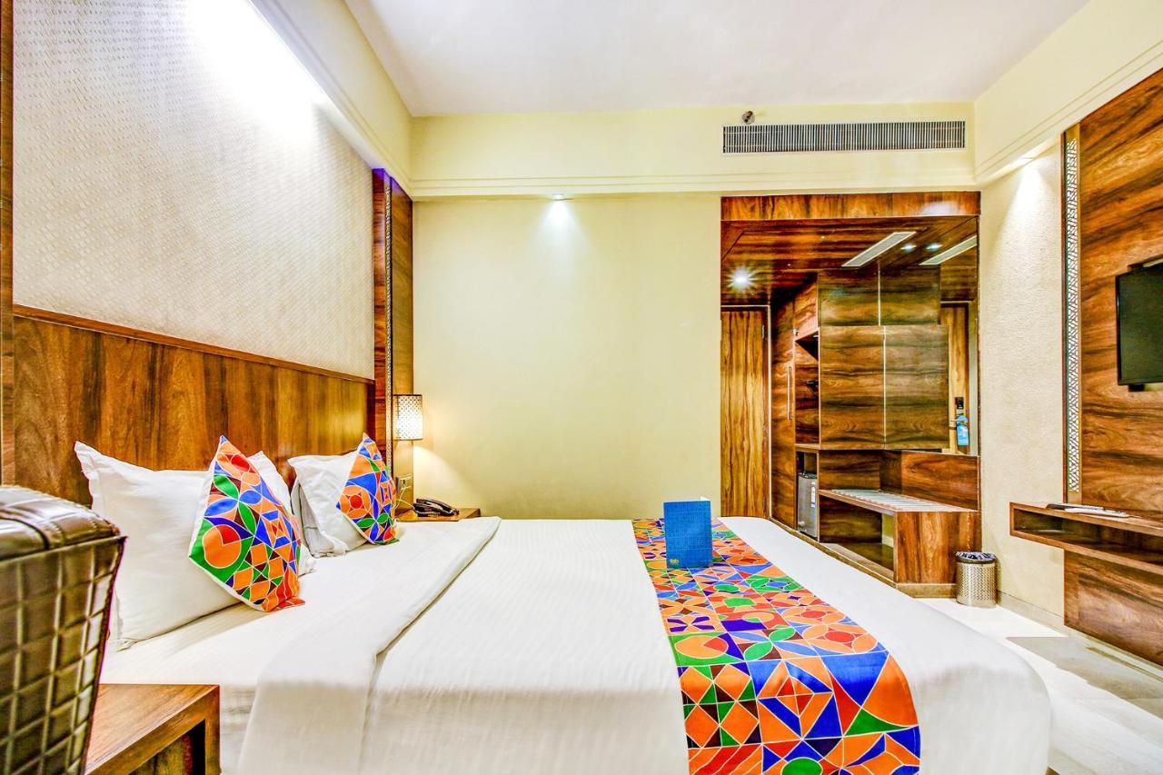 Hotel Crawford Inn Мумбаї Екстер'єр фото