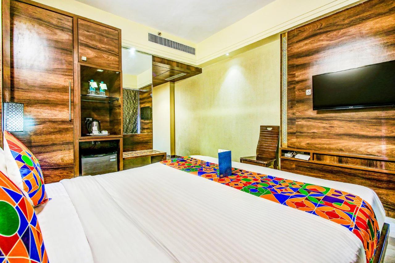 Hotel Crawford Inn Мумбаї Екстер'єр фото