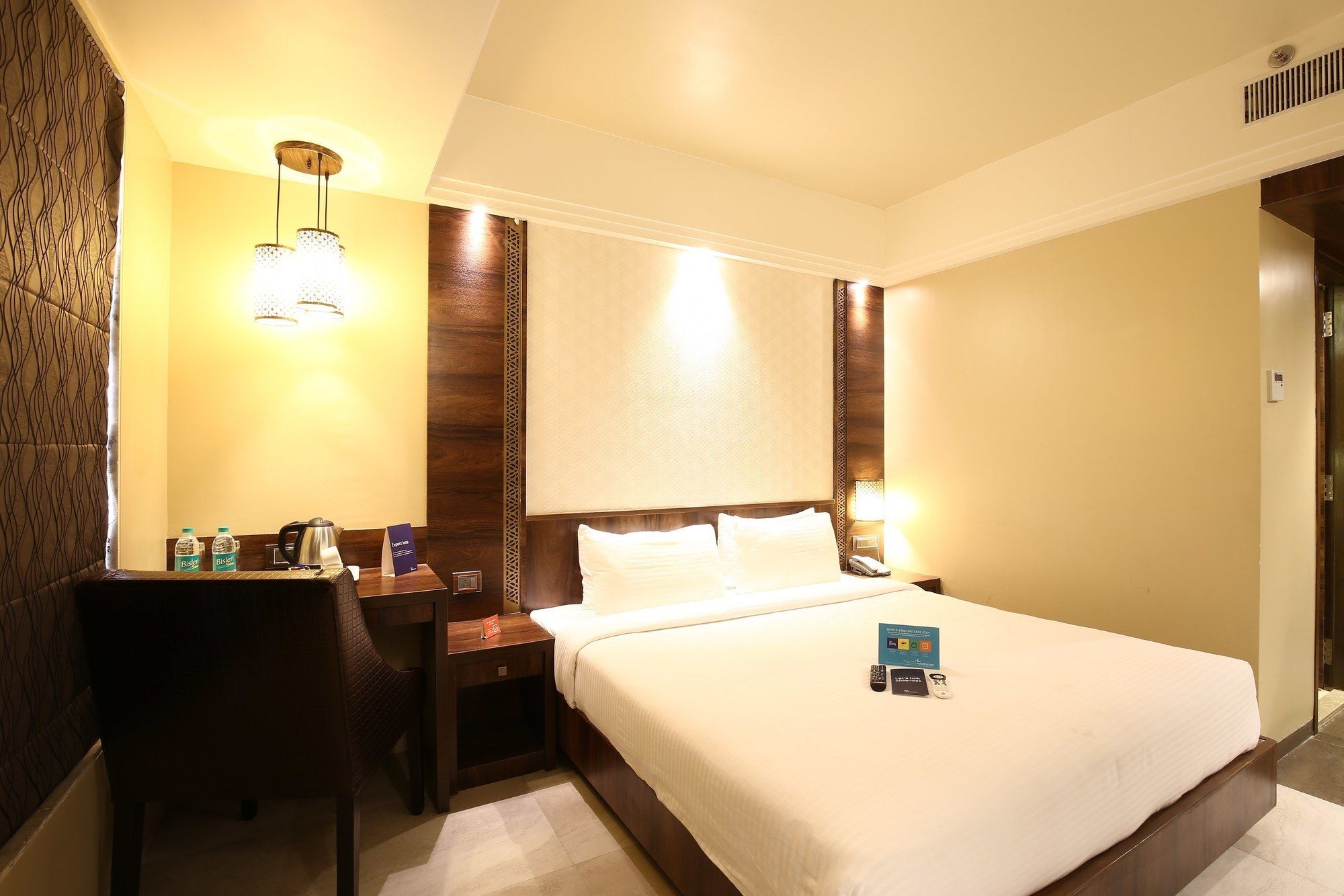 Hotel Crawford Inn Мумбаї Екстер'єр фото
